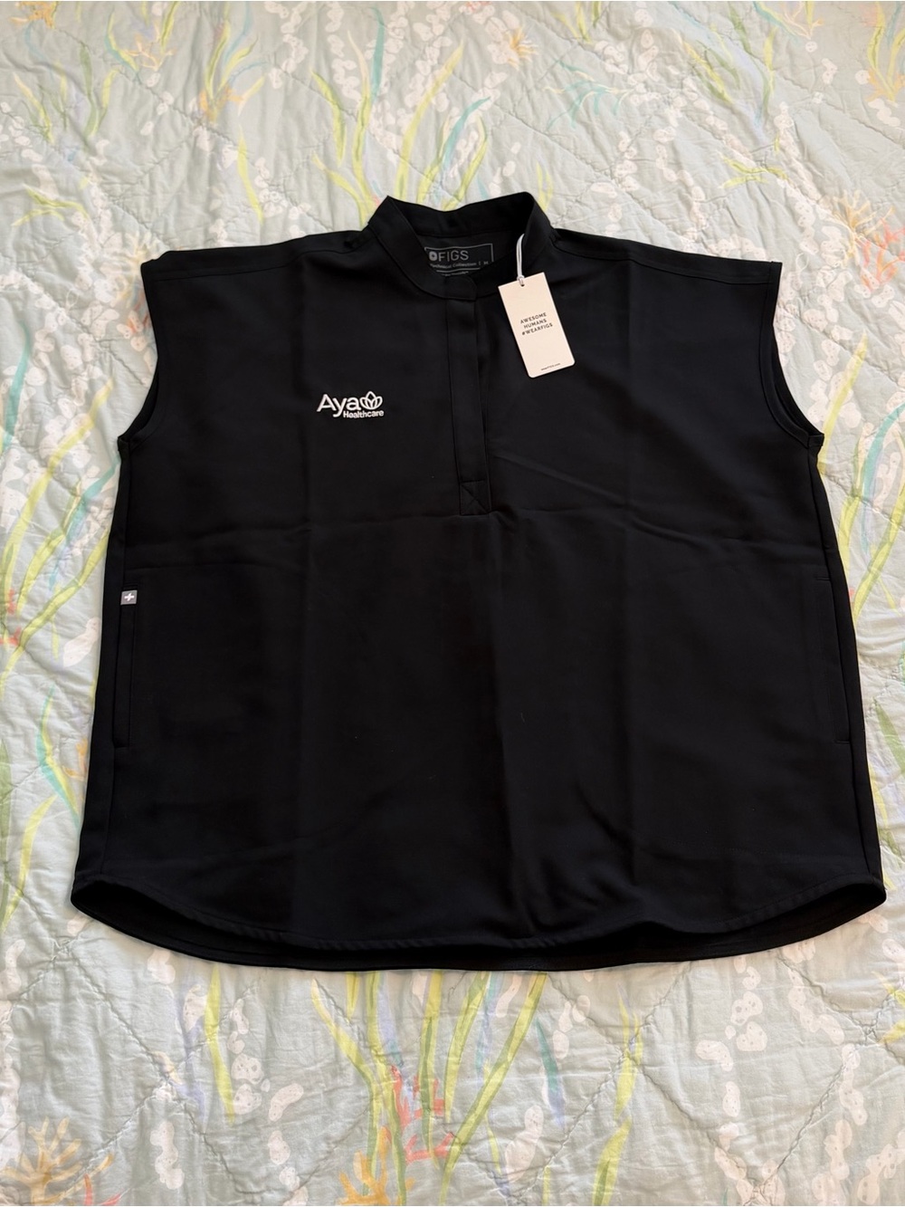 NWT FIGS Rafaela Oversized Scrub Top in ‘Black’ | Women’s Medium